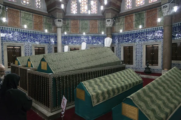 O túmulo memorial do lendário sultão otomano Suleiman, o Magnífico, e a dinastia otomana no complexo de Suleymaniye, Istambul . — Fotografia de Stock