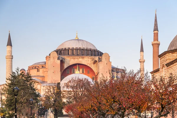 Museu Hagia Sophia, um dos marcos mais significativos de Istambul. Construído como uma catedral em 537 dC — Fotografia de Stock