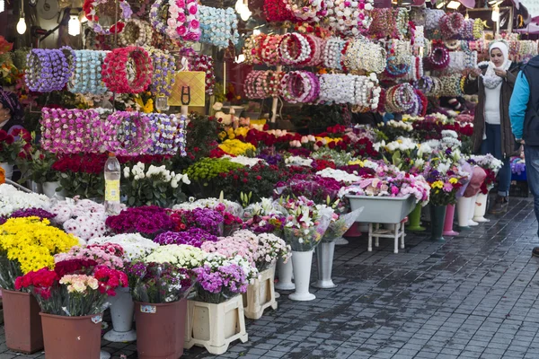 Little flower shops in Taksim Square, Istanbul — Stock Photo, Image