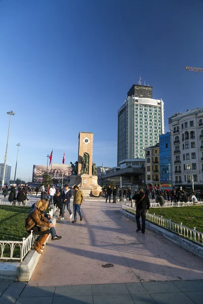 View from the famous Taksim Square, Beyoglu, Istanbul. The square is the heart of the city for both locals and visitors. — Stock Photo, Image