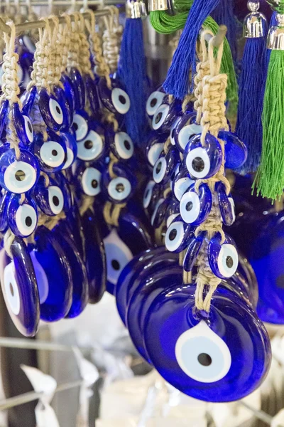 Turkse boze oog charmes, toeristische geschenken — Stockfoto