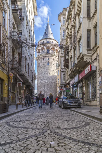 Kilátás nyílik a híres Galata-torony — Stock Fotó