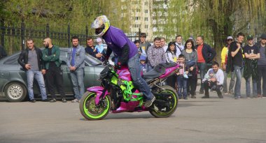 Moto serbest stil pilot meydanda bodurluk