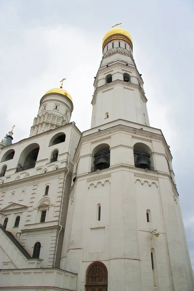 Kremlin van Moskou Fort en de kathedraal van het Kremlin binnen een herfst t — Stockfoto