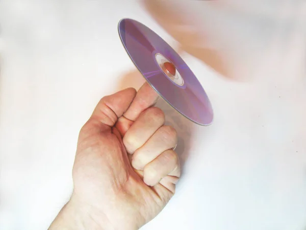 Uomo Tenere Dito Della Mano Compact Disk Isolato Sullo Sfondo — Foto Stock