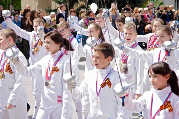 Ruští Mladí Sportovci Vítězné Přehlídce Výročí Dne Vítězství Pyatigorsk Rusko — Stock fotografie