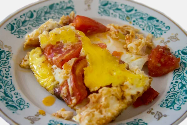 Huevos Enteros Asados Por Mañana Plato Blanco Con Tomate Salchichas — Foto de Stock