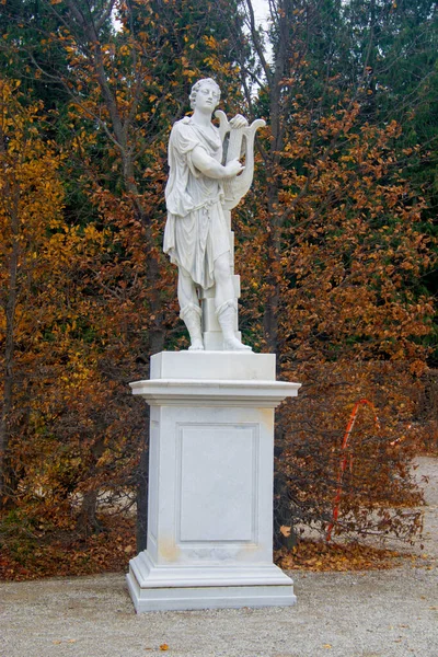 Άγαλμα Στο Πάρκο Γύρω Από Shonbrunn Palace Βιέννη Αυστρία Νοέμβριος — Φωτογραφία Αρχείου
