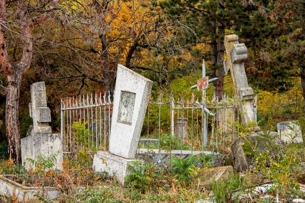 Antiguas Cruces Piedra Thombstones Cementerio Antiguo Necrópolis Parte Histórica Pyatigorsk —  Fotos de Stock