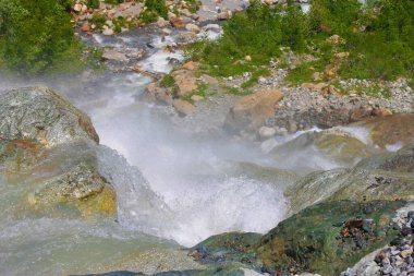 Alibek Şelalesi. Dombay Dağları. Kuzey Kafkas Dağları manzaraları, Rusya Federasyonu