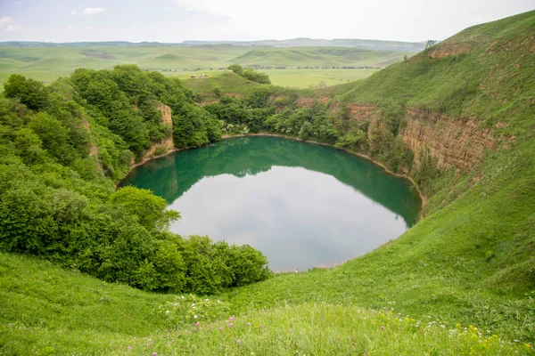 Lake Small Shadcurey Sarnakovo Kabarda Norra Kaukasus Ryska Federationen — Stockfoto