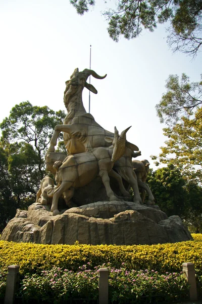 Estátua de cinco cabras na cidade de Guangzhou China — Fotografia de Stock