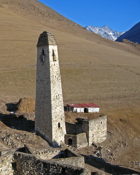 Torres de Ingushetia. Arquitectura antigua y ruinas — Foto de Stock