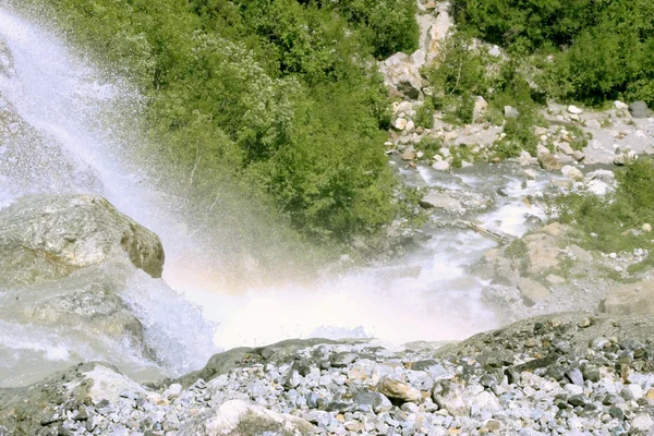 Alibek 滝。dombay 山。北 caucas — ストック写真