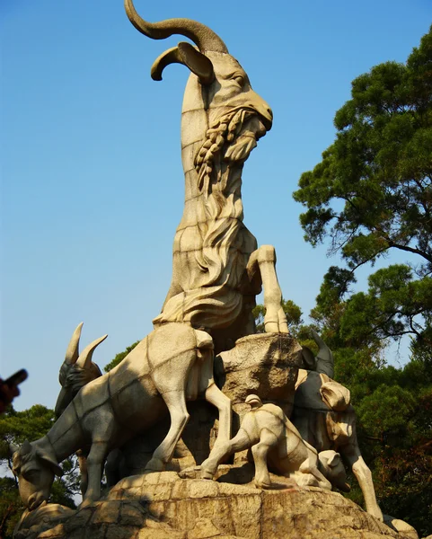 Estátua de cinco cabras na cidade de Guangzhou China — Fotografia de Stock