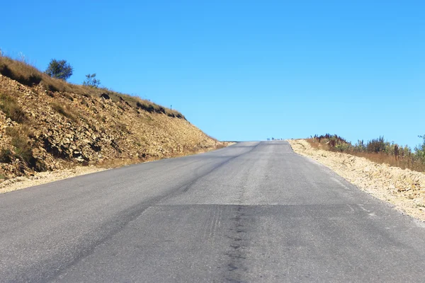 Estrada da montanha e paisagem. Norte do Cáucaso viagens . — Fotografia de Stock