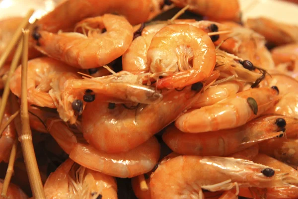 Un fondo de gambas hervidas listo para comer —  Fotos de Stock