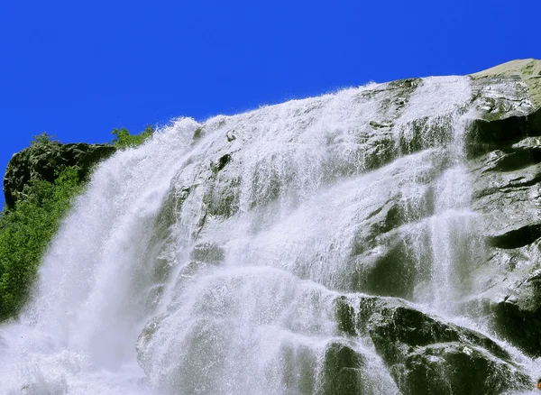 Cascada Alibek. Montañas Dombay. El Cáucas del Norte — Foto de Stock