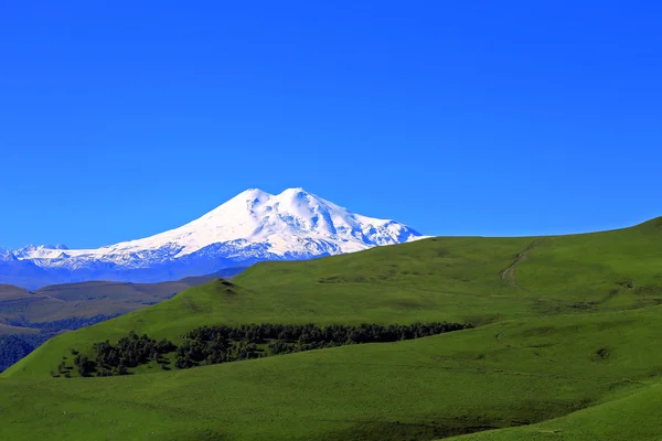 Elbruz Dağı Avrupa'nın bağlandı. — Stok fotoğraf
