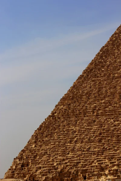 Piramides in de woestijn van Egypte in giza — Stockfoto