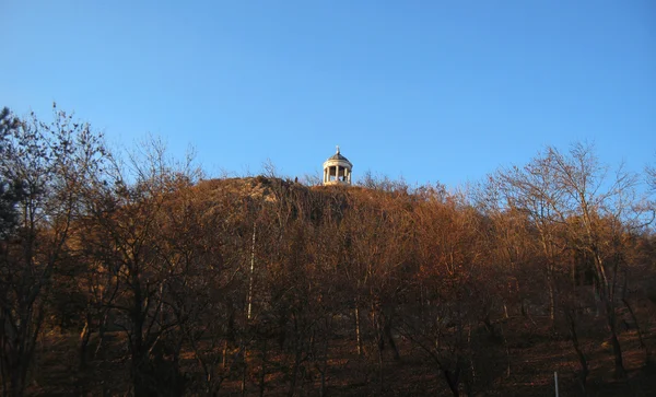 Aeolus Harp In Autumntime. Marcos e monumentos de Pyatigorsk — Fotografia de Stock