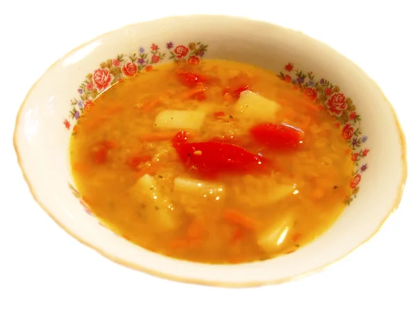 Миска зі свіжим супом на скатертині на столі — стокове фото