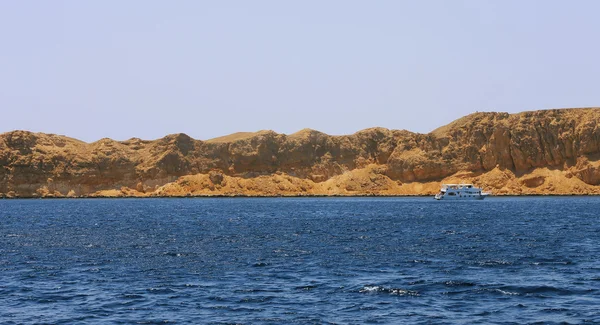 Beyaz gemi kırmızı deniz yoluyla taşıma