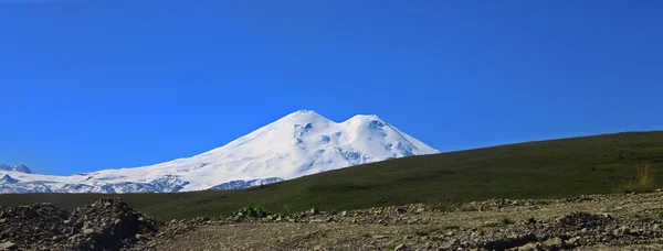 Elbrus mountain is highest peak of Europe — Stock Photo, Image