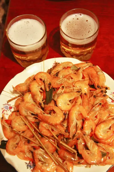 Boiled shrimps on the white plate ready for eating — Stock Photo, Image