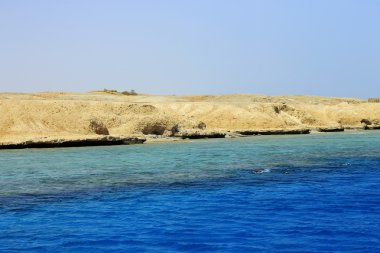 Ras Mohamed topraklarında Kızıldeniz deniz kıyısı
