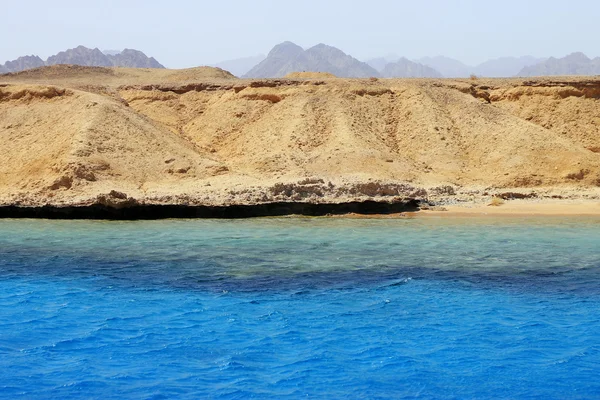Rode Zee kust op Ras Mohamed grondgebied — Stockfoto