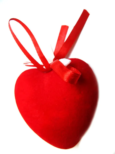 Coração vermelho dos namorados isolado no fundo branco — Fotografia de Stock