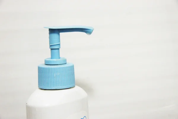 White and blue dispenser on the bottle of cleaning liquid — Stock Photo, Image