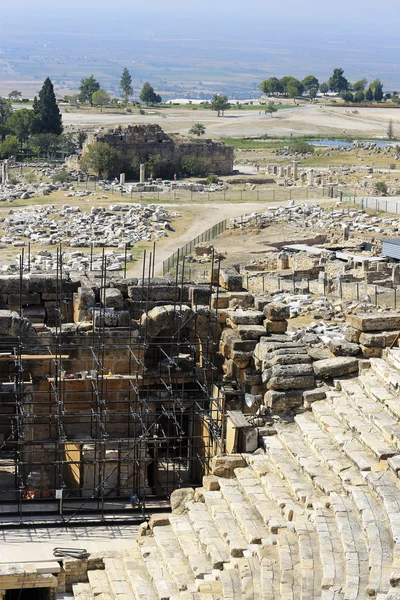 Ruïnes van theater in de oude stad Hierapolis Turkije — Stockfoto