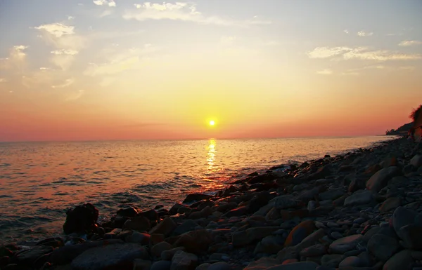 Sunset over the Black sea and summertime beach — Stock Photo, Image