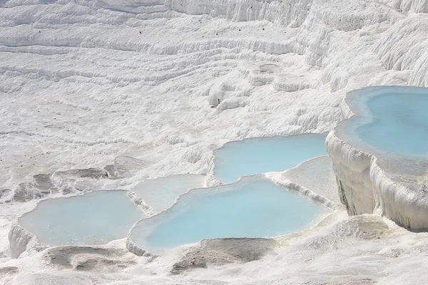 De natuurlijke meren van pamukkale in Turkije van Hiërapolis — Stockfoto