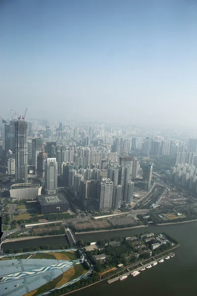 Guangzhou uitzicht vanuit de ramen van Canton tower — Stockfoto