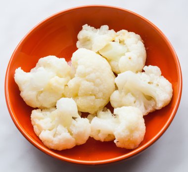 kapta tereyağı ile haşlanmış karnabahar