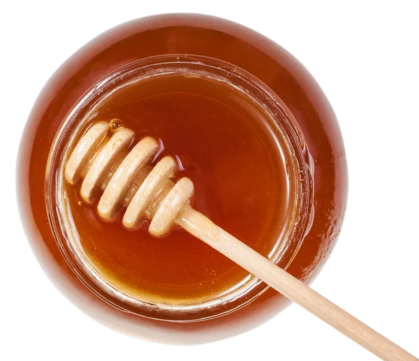 Ovan bild av trä sked på glasburk med honung — Stockfoto