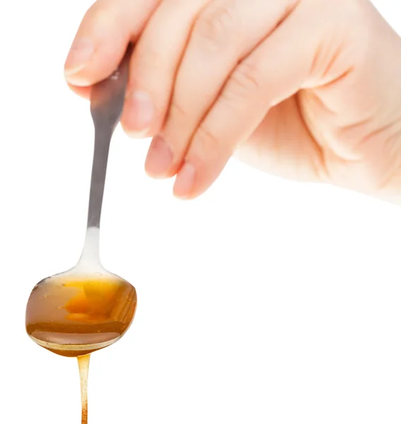 Εξωτερική άποψη του χέρι κρατά μεταλλικό κουτάλι με μέλι — Φωτογραφία Αρχείου