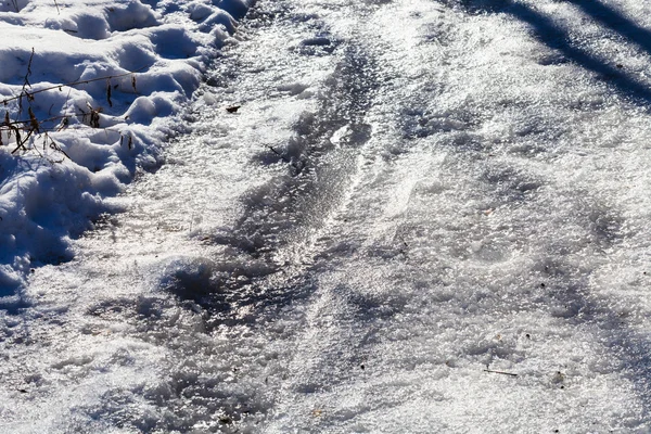 Mrożone polna droga z bliska w zimie — Zdjęcie stockowe