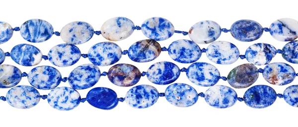 Mavi lapis lazuli gem taş tan boncuk izole — Stok fotoğraf