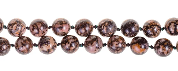 Rhodonite taştan boncuk iki dizeleri — Stok fotoğraf