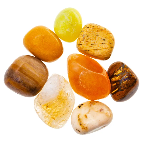 Hög med gula och bruna naturliga mineral ädelstenar — Stockfoto
