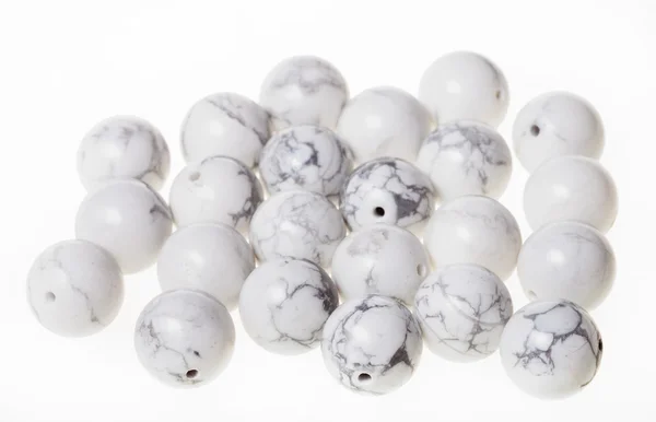 Molte perline da pietra preziosa howlite bianca — Foto Stock