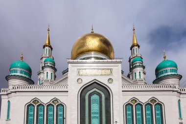 Moskova katedral cami gri bulutlar altında