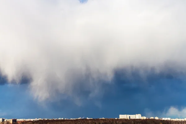 Large snow cloud over residential district — Stock Photo, Image