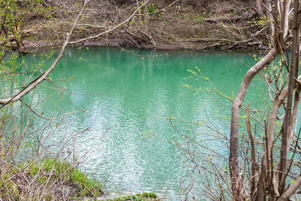 Groen water in glaciale rivier — Stockfoto