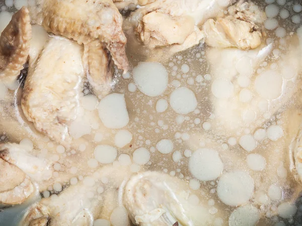 Ali di pollo bollite in brodo grasso congelato — Foto Stock