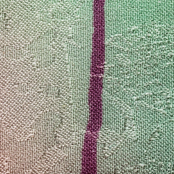 Textil - tela de seda pintada de verde y magenta —  Fotos de Stock